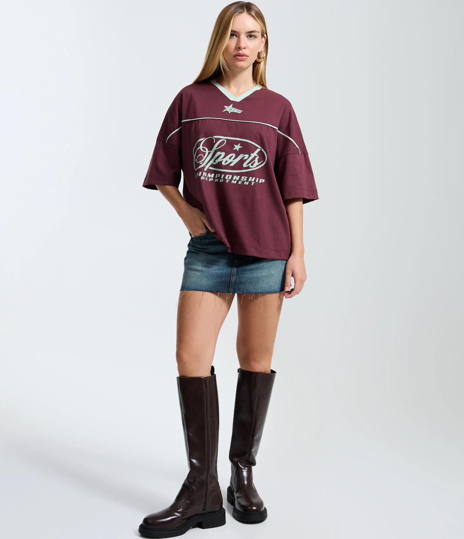 Camiseta Boxy com Estampa Sports e Detalhes nas Mangas Vermelho 2