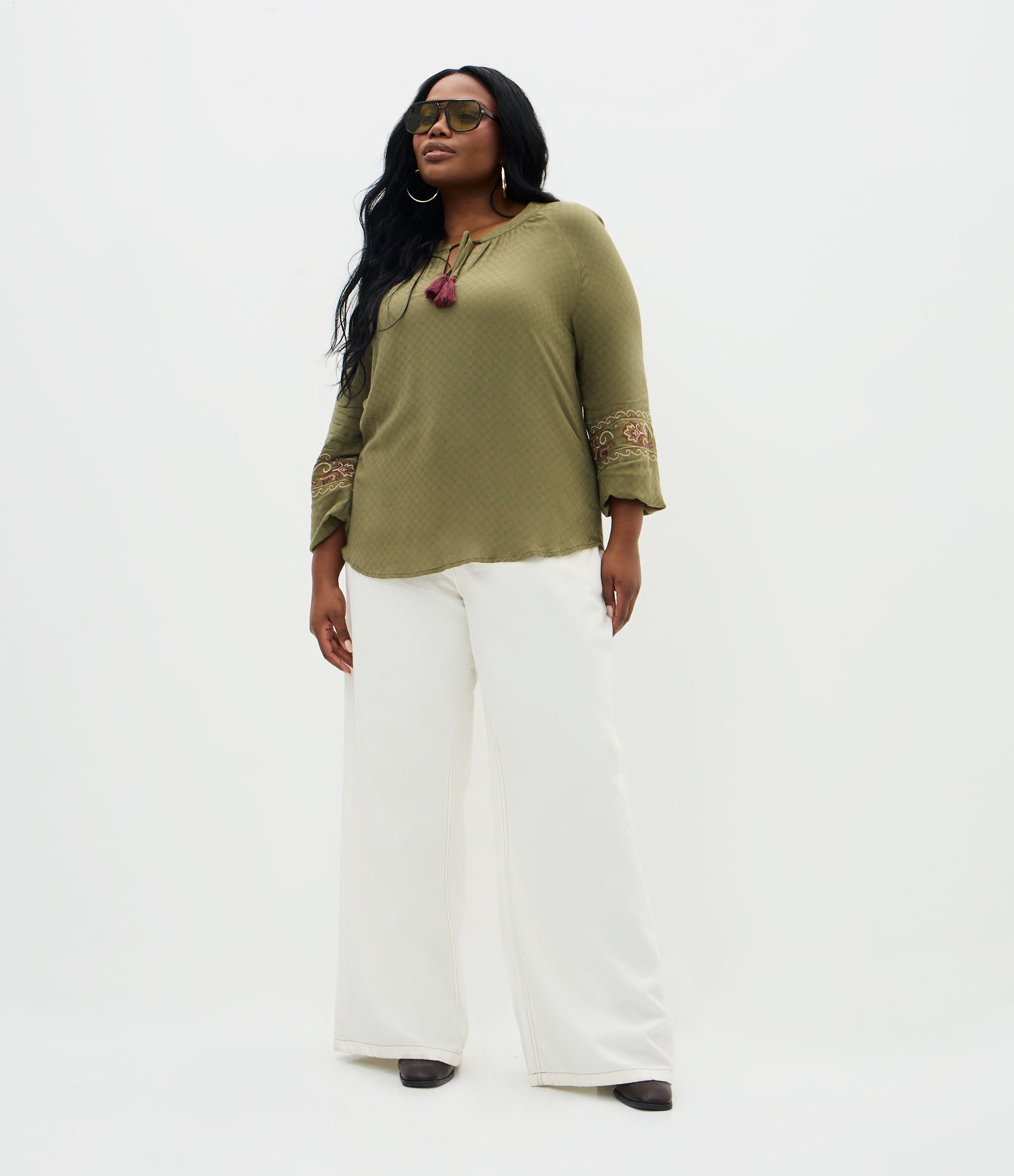Bata Alongada em Chalis com Tassel e Bordado Étnico  Curve & Plus Size Verde 2