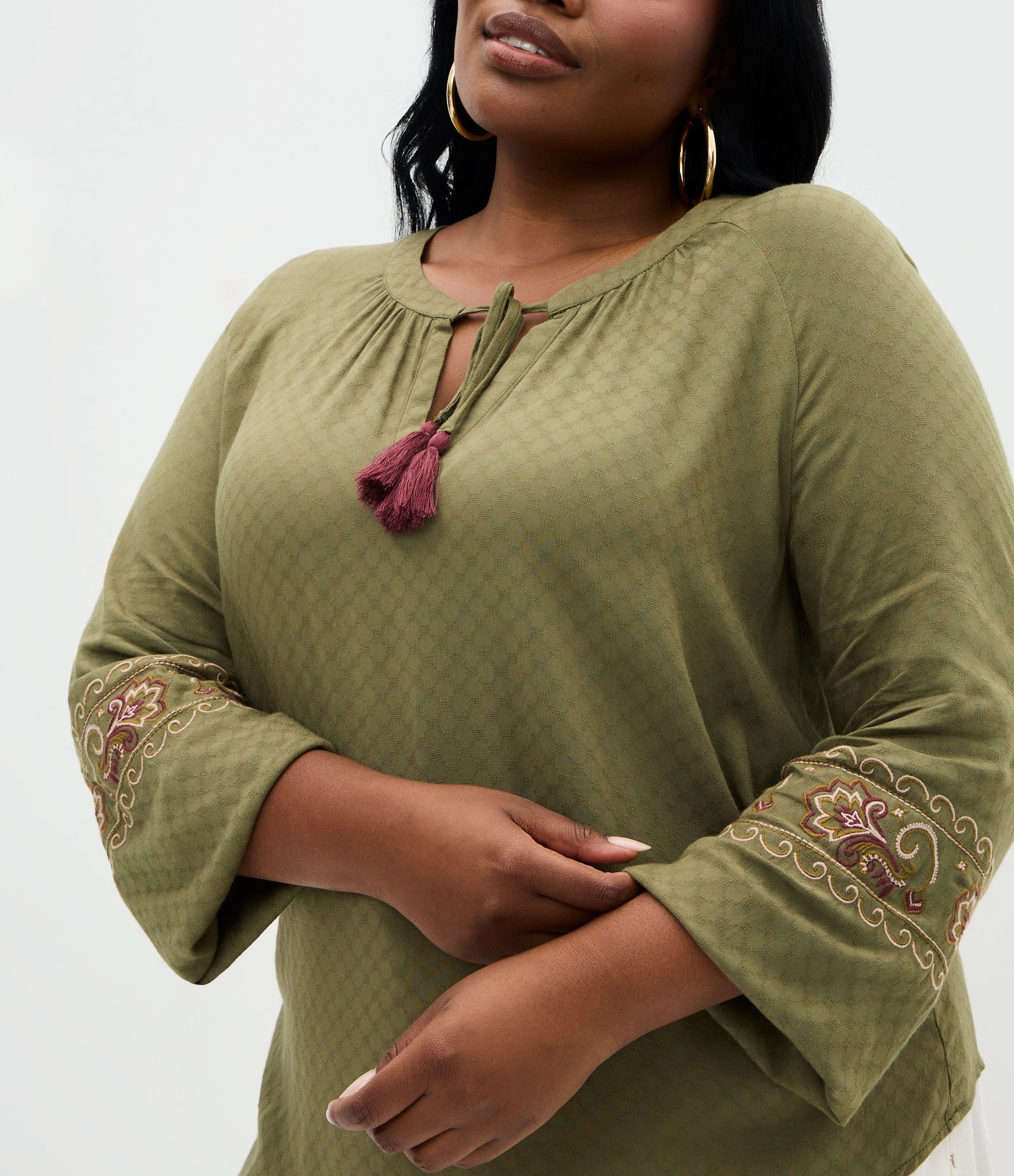 Bata Alongada em Chalis com Tassel e Bordado Étnico  Curve & Plus Size Verde 3