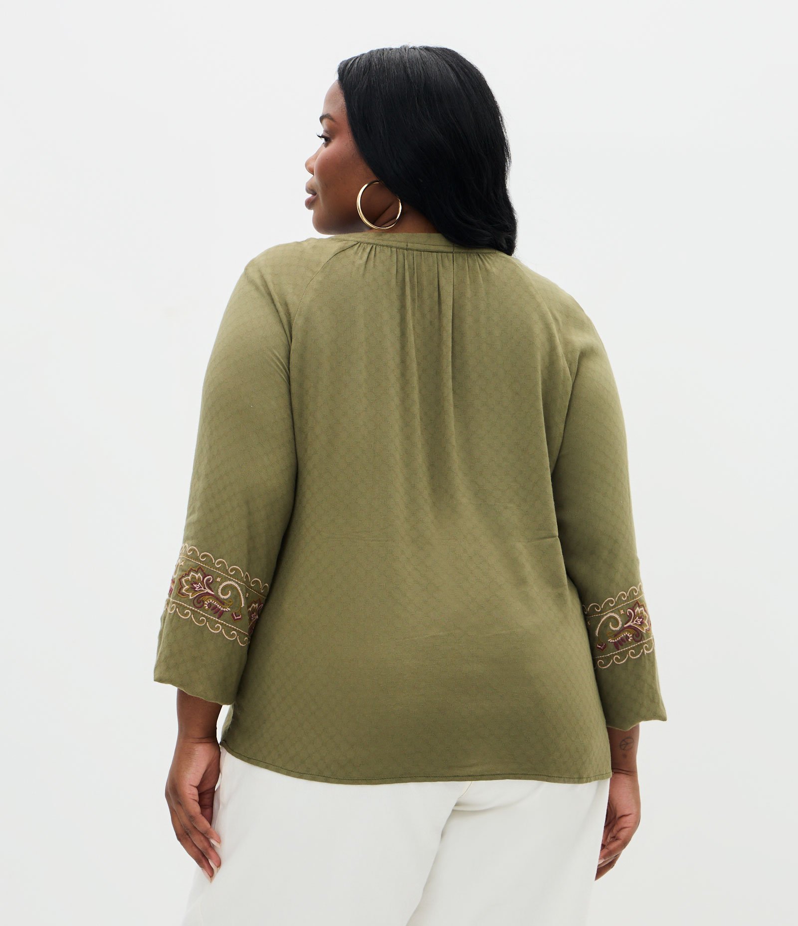 Bata Alongada em Chalis com Tassel e Bordado Étnico  Curve & Plus Size Verde 4