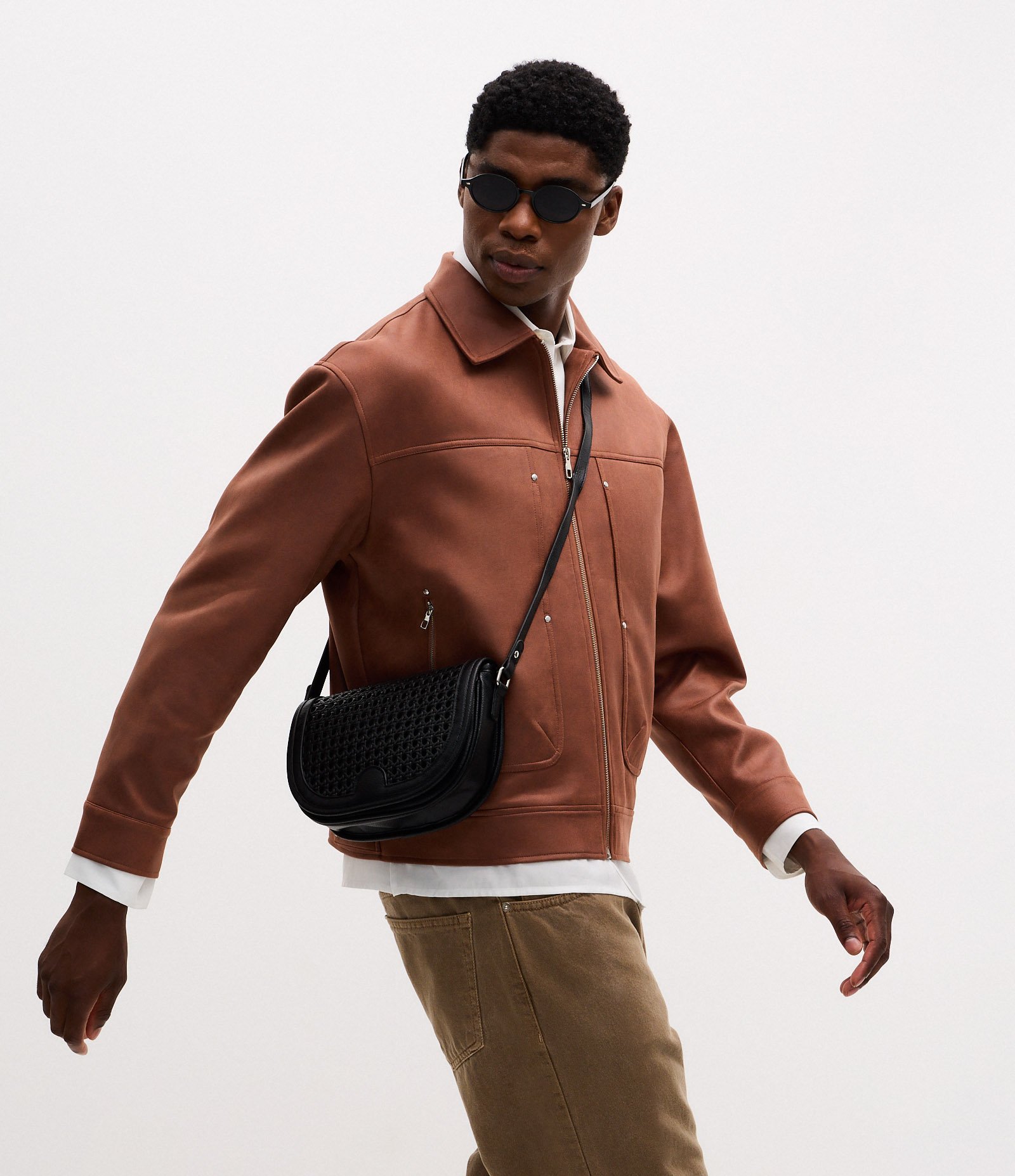 Bolsa em PU com Trama Artesanal e Alça Ajustável Preto 1