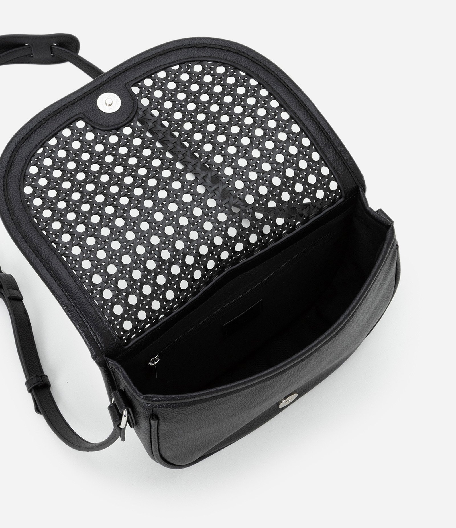 Bolsa em PU com Trama Artesanal e Alça Ajustável Preto 7