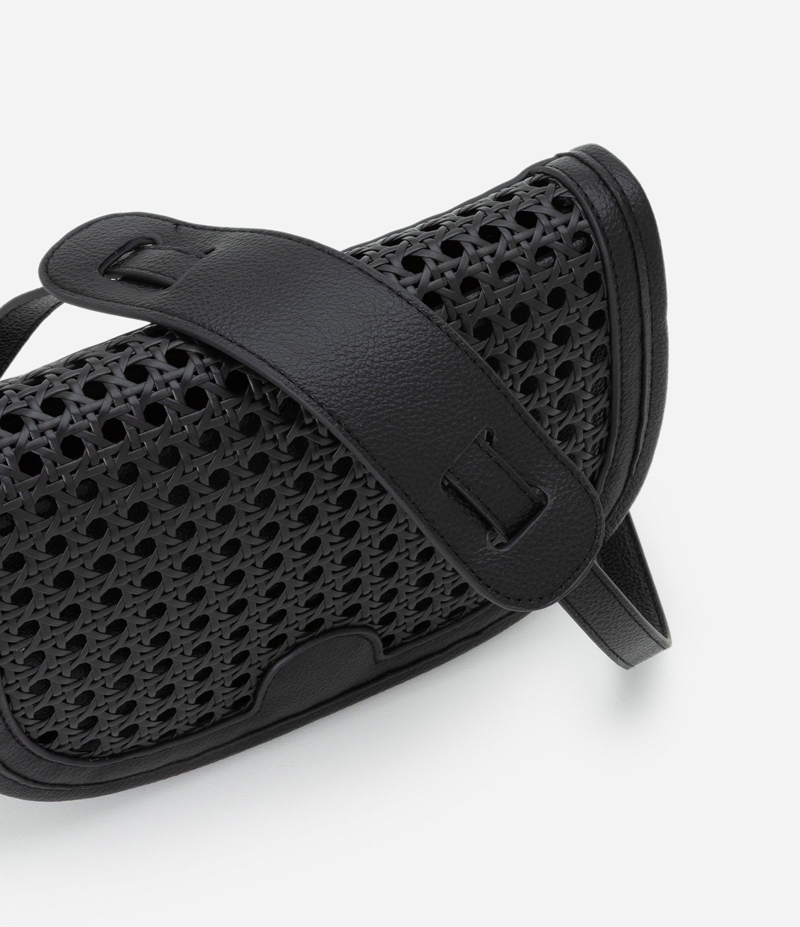 Bolsa em PU com Trama Artesanal e Alça Ajustável Preto 8