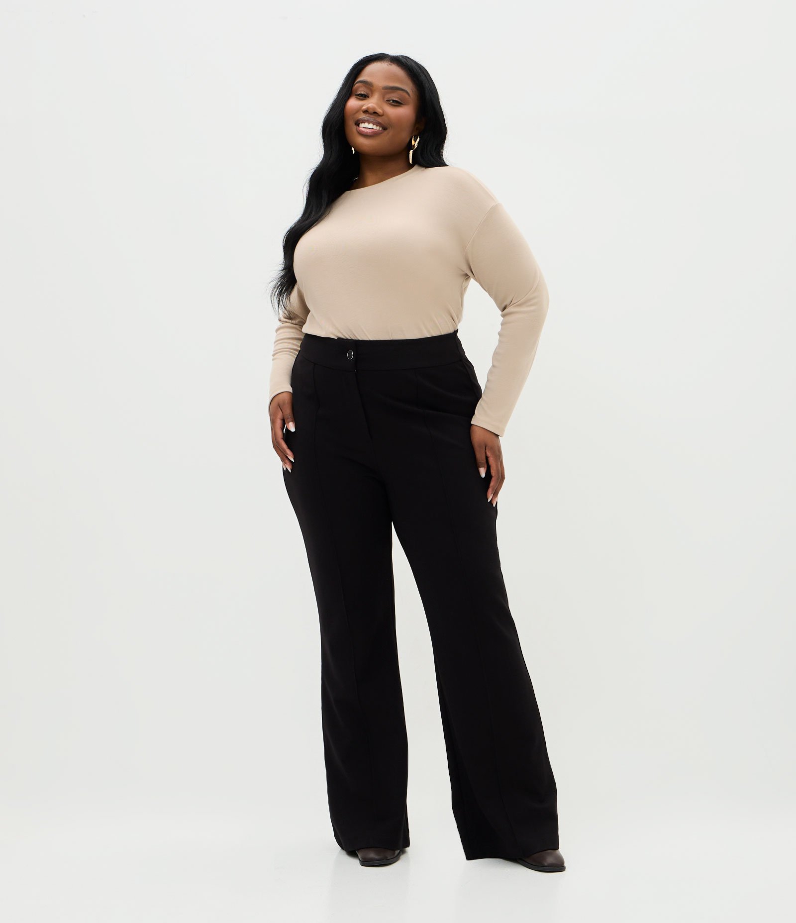 Calça Flare Ponto Roma com Nervura Curve & Plus Size Preto 1