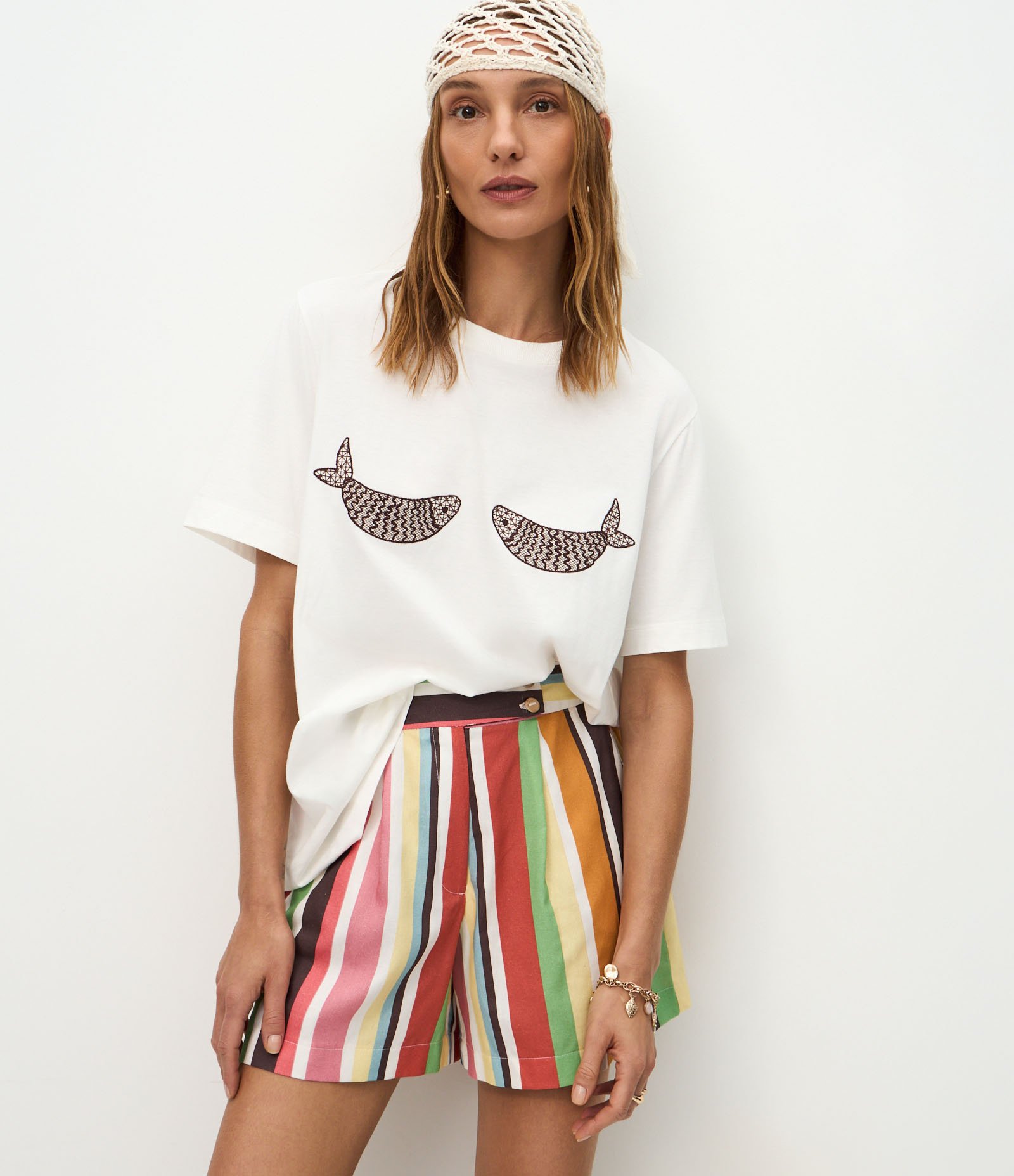 Camiseta Alongada em Algodão com Bordado de Peixe e Fenda nas Costas Branco 1