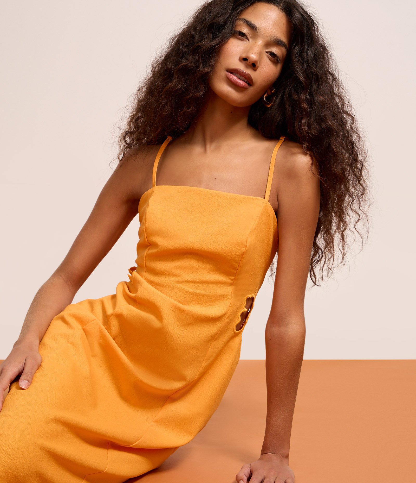 Vestido Longo com Decote Quadrado e Bordado Lateral Laranja 4