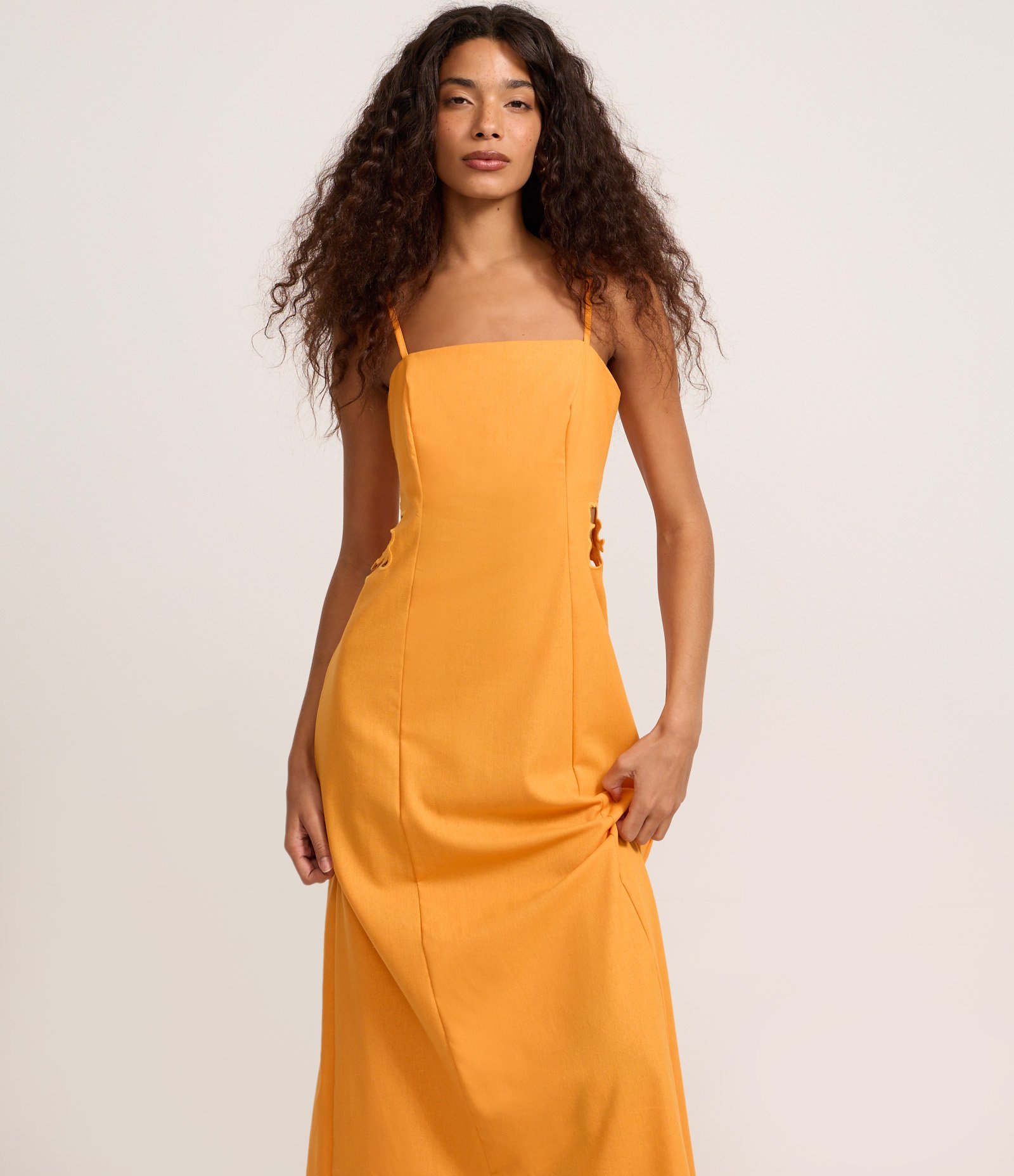 Vestido Longo com Decote Quadrado e Bordado Lateral Laranja 2