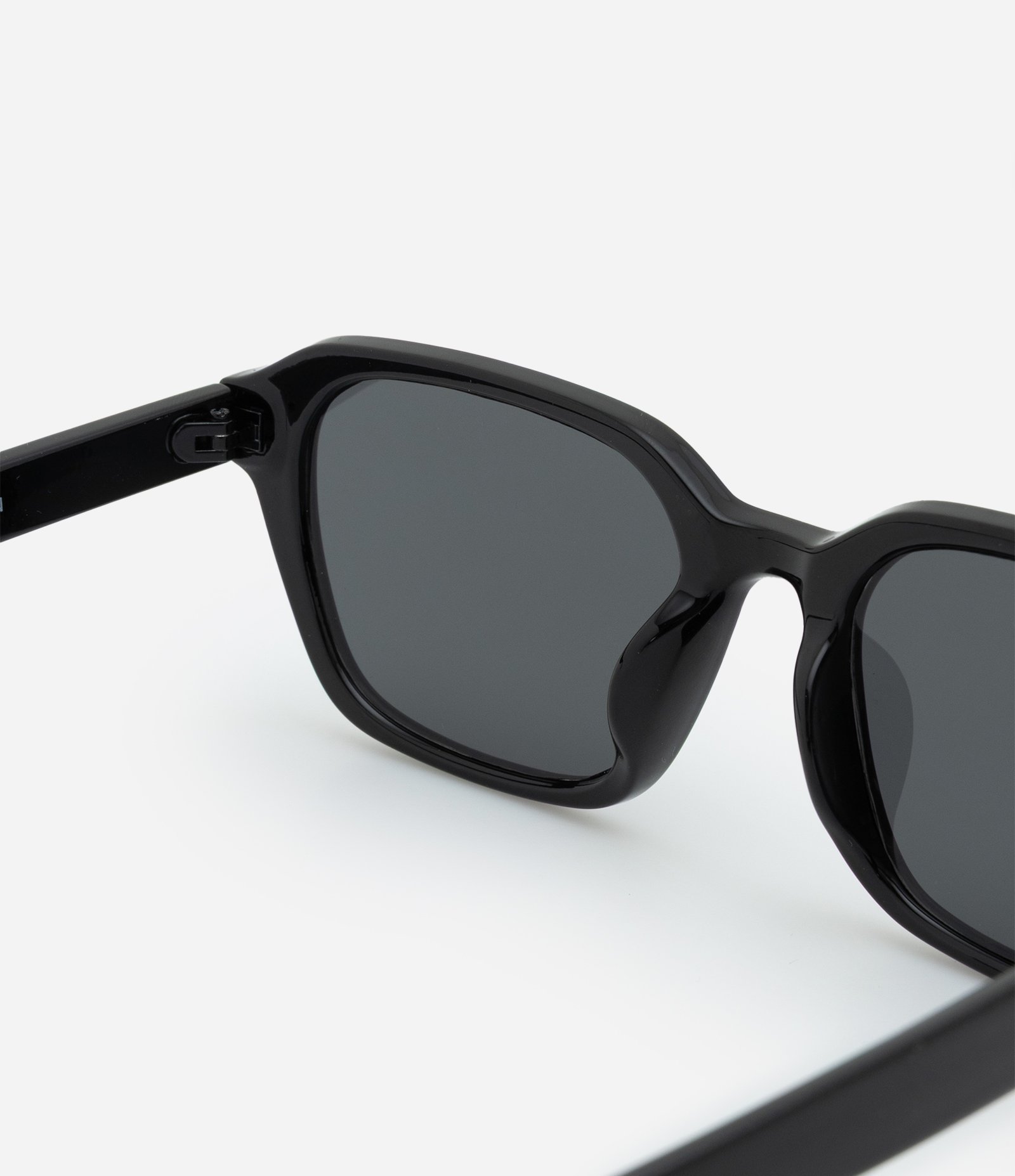 Óculos de Sol Quadrado com Hastes Finas e Lentes Fumê Preto 3