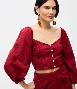 Blusa Manga Bufante em Laise com Decote Coração