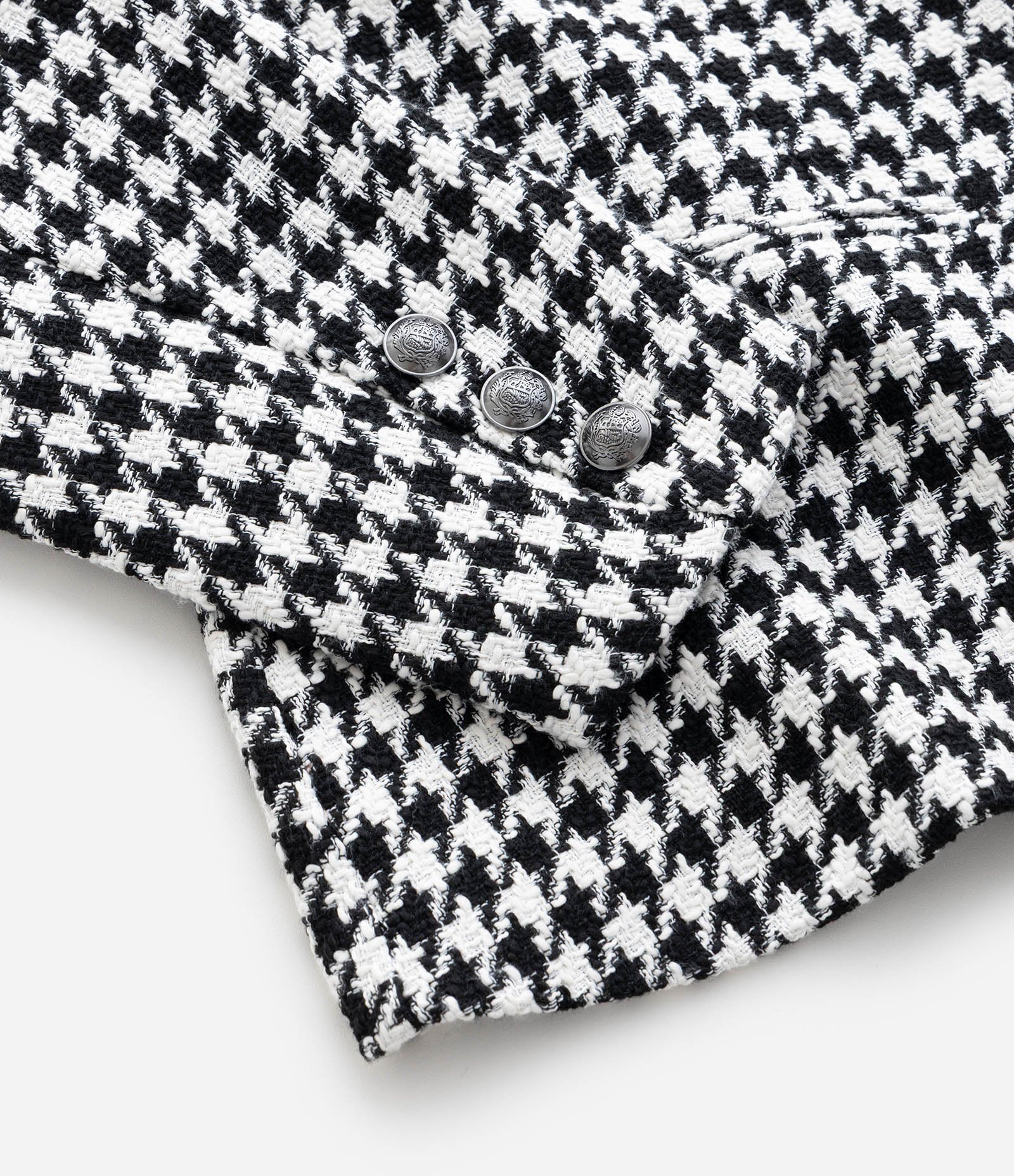Blazer Tweed Xadrez com Abotoamento Simples Curve & Plus Size Preto 4