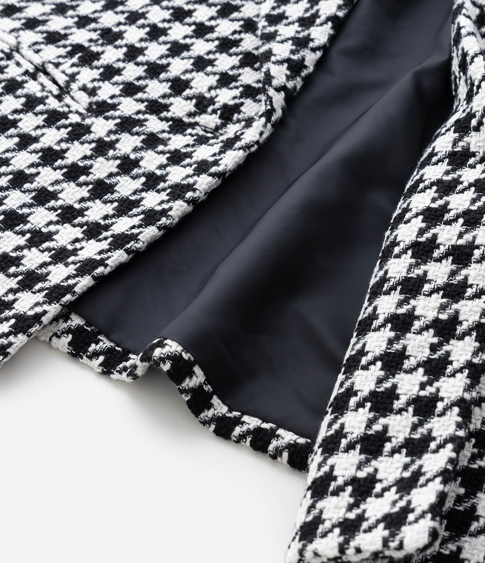Blazer Tweed Xadrez com Abotoamento Simples Curve & Plus Size Preto 5