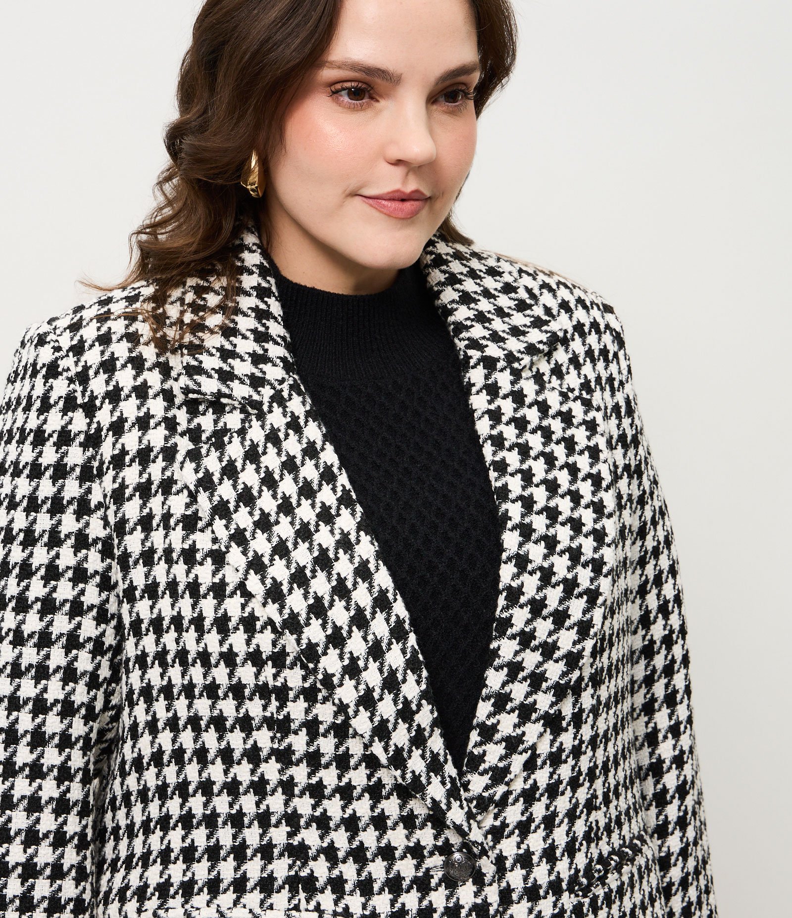 Blazer Tweed Xadrez com Abotoamento Simples Curve & Plus Size Preto 3