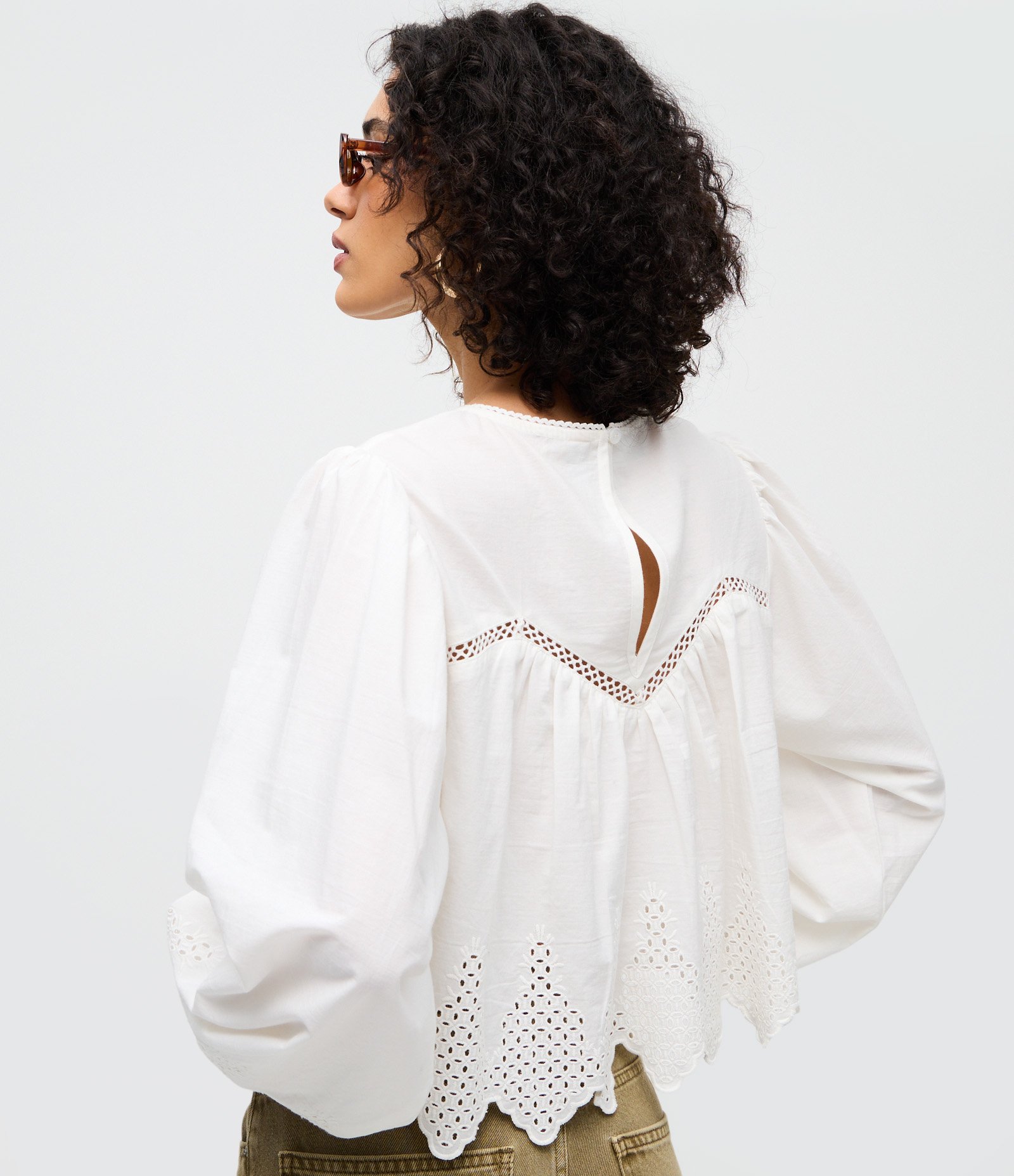 Blusa Bata em Tricoline com Bordados Branco 4