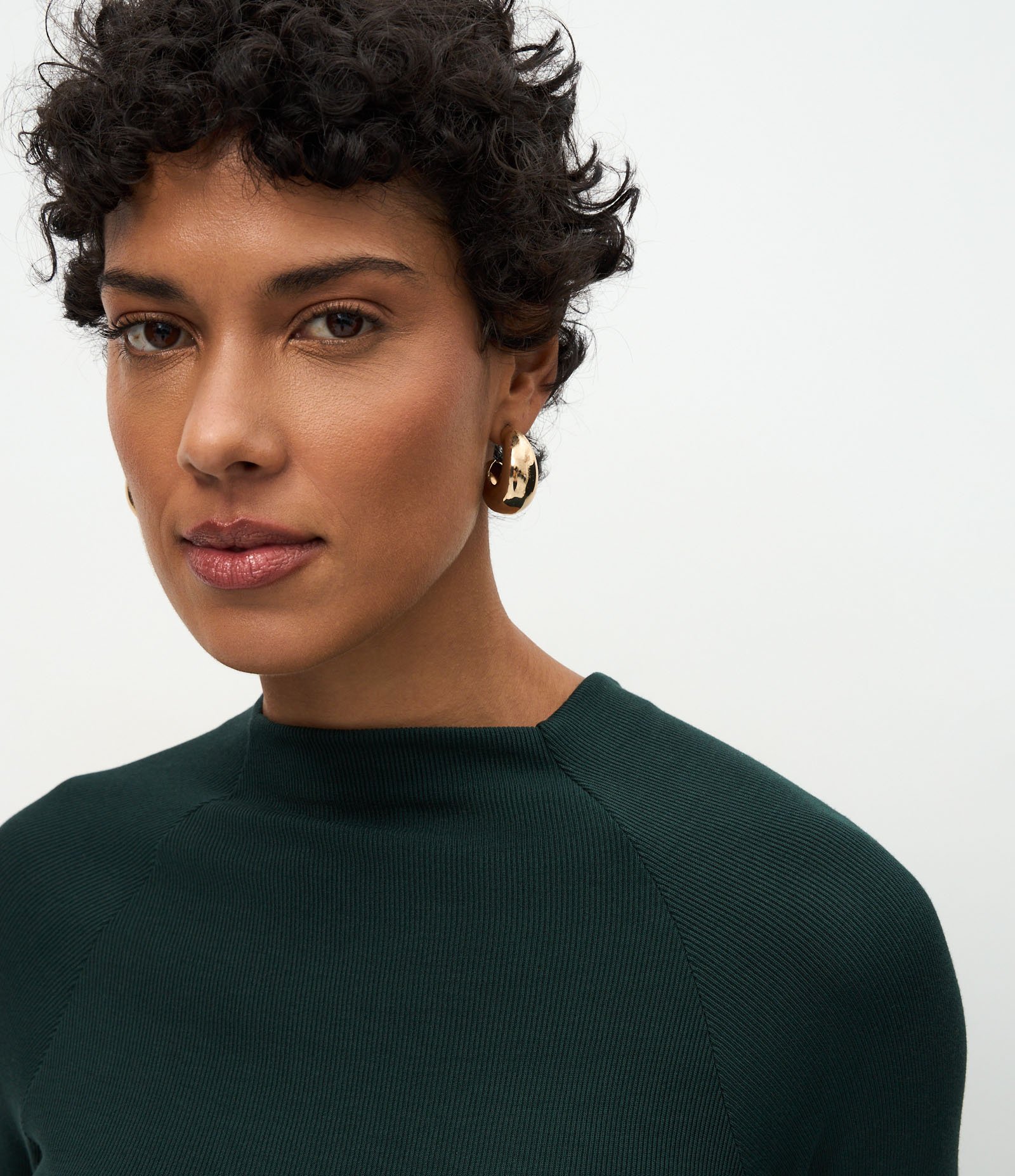 Blusa Básica em Viscose com Gola Alta e Cava Raglan Verde 3