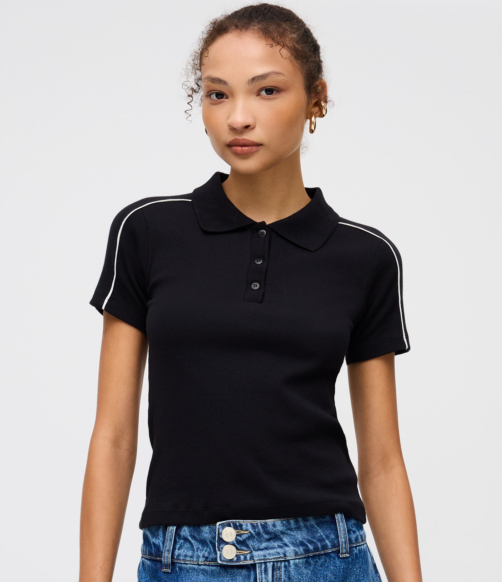 Polo Manga Curta em Ribana com Detalhe Listrado no Ombro Preto 3