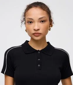 Polo Manga Curta em Ribana com Detalhe Listrado no Ombro