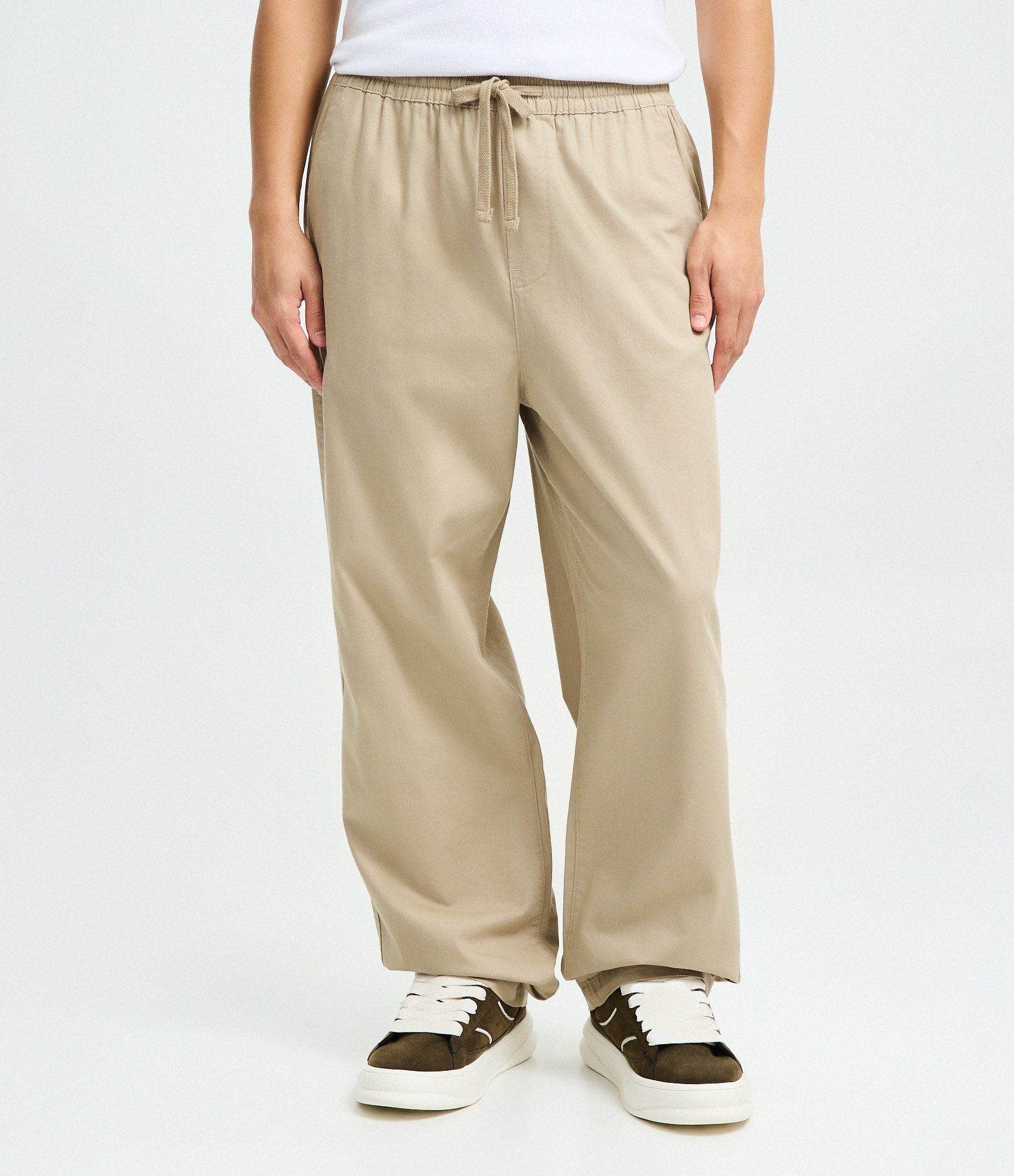 Calça Sarja Lisa com Cós Elástico e Amarração Modelo Relaxed Bege 2