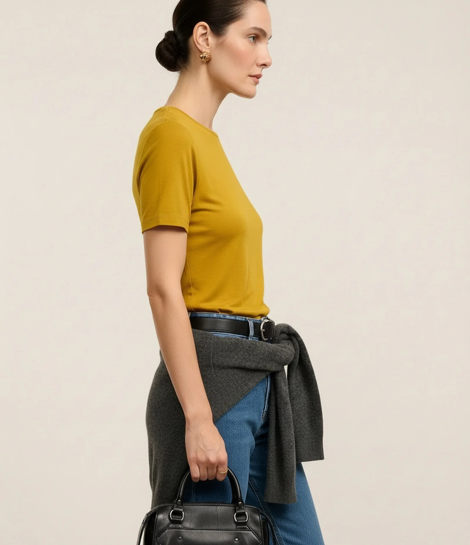 Blusa T-Shirt Básica em Viscose Amarelo 2