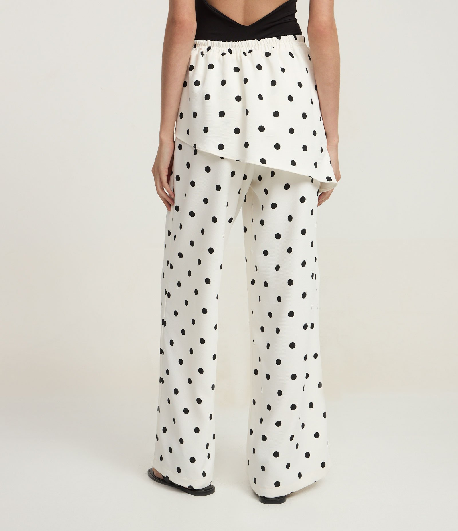 Calça Reta em Alfaiataria com Sobreposição na Cintura e Estampa Poá Branco/Preto 4