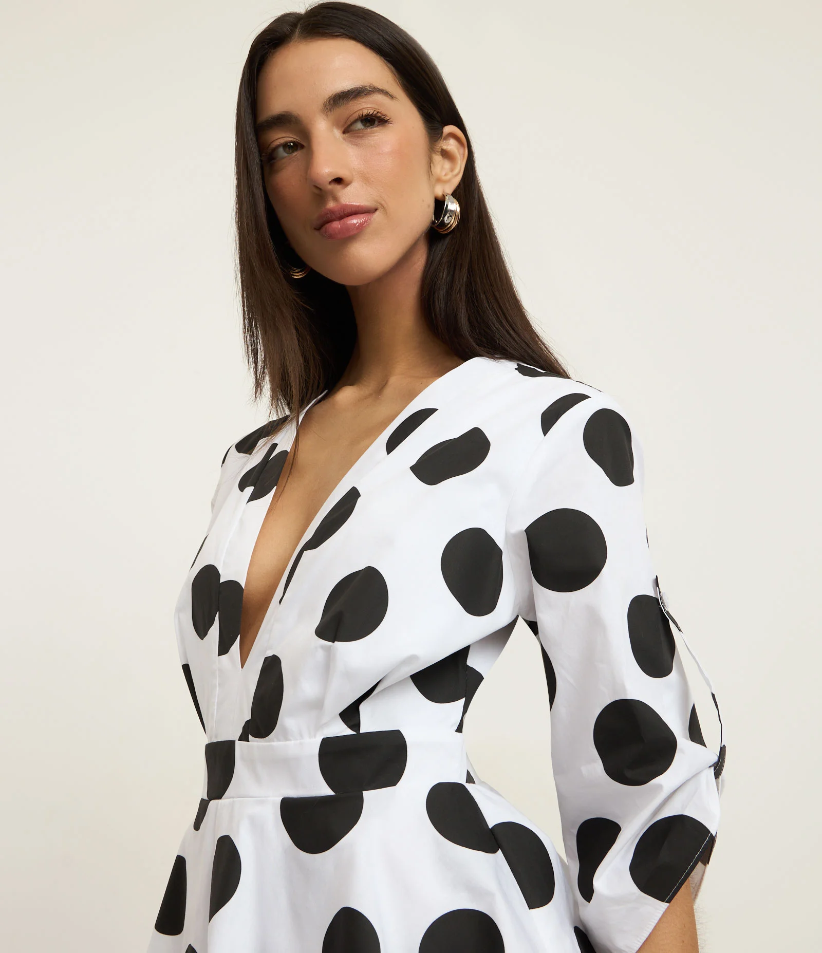 Macacão Balloon Alfaiatado com Decote V e Estampa Poá Branco/Preto 3