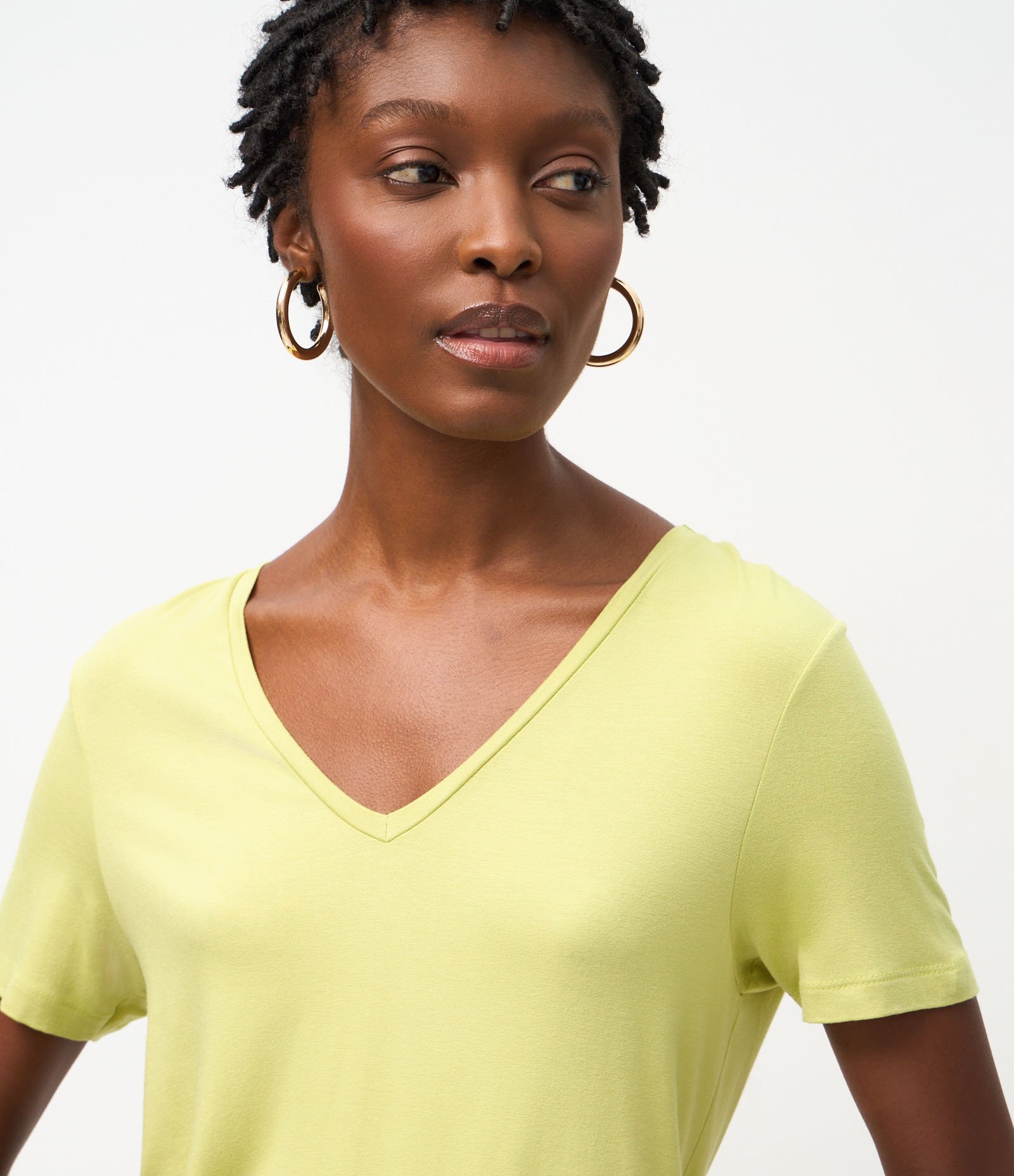 Blusa Básica em Viscose com Decote V Amarelo 3