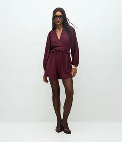 Macacão Curto em Crepe com Babado na Cintura