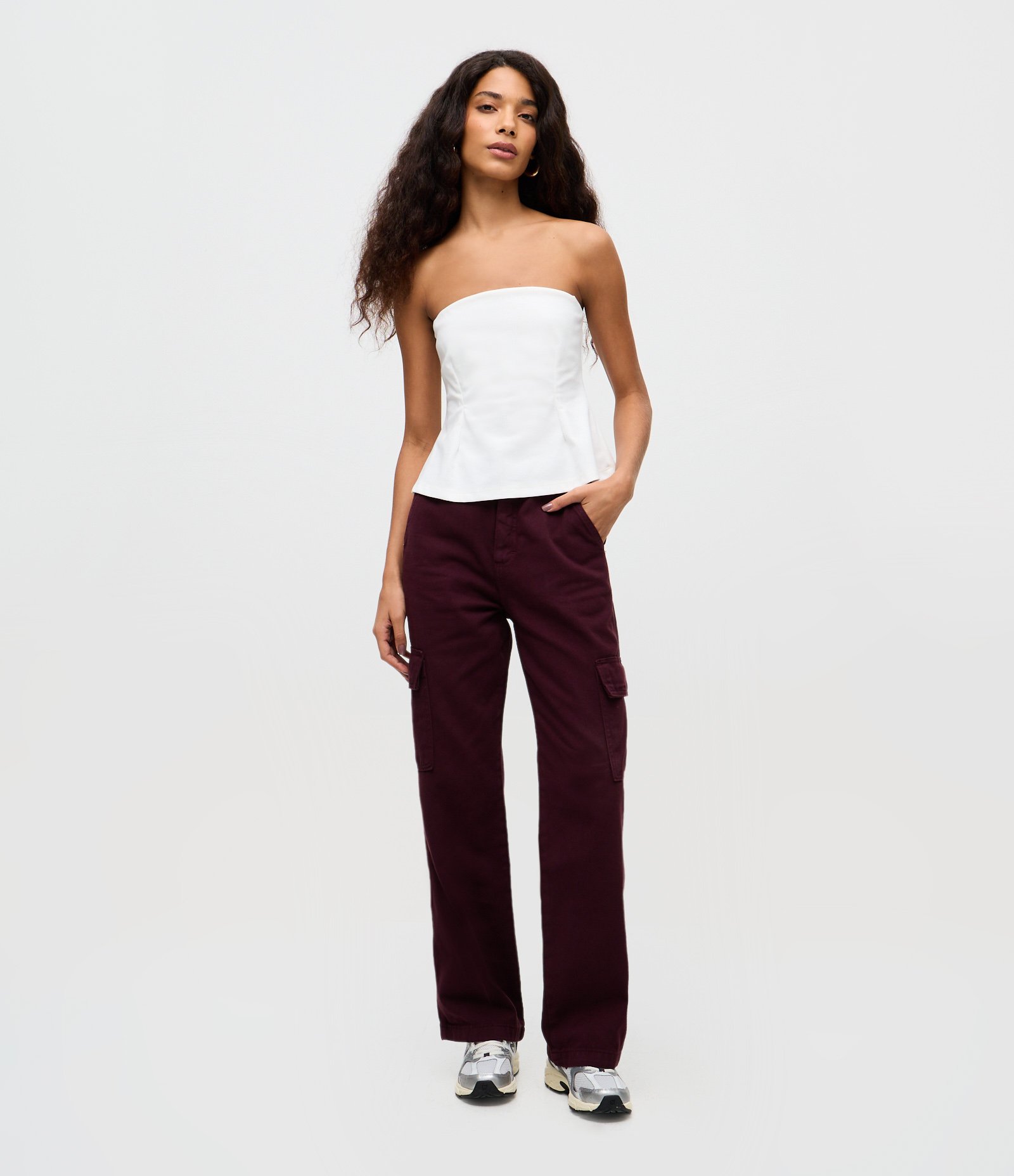 Calça Reta Comfort em Sarja com Cintura alta e Bolsos Cargo Roxo Escuro 1