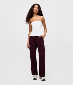 Calça Reta Comfort em Sarja com Cintura alta e Bolsos Cargo