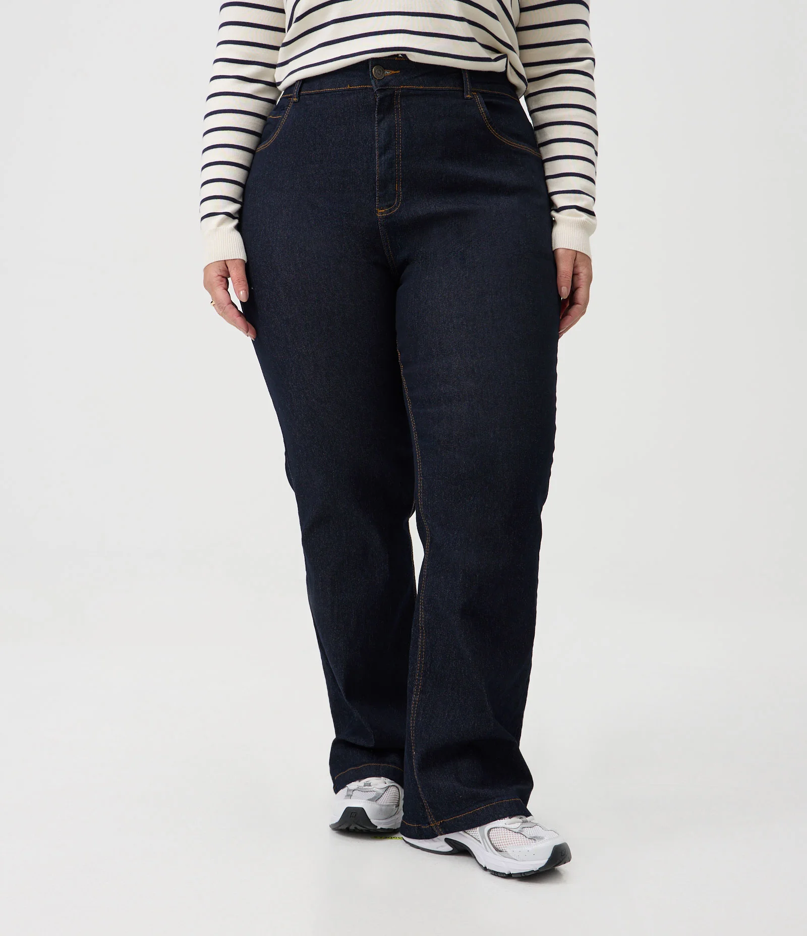 Calça Reta em Jeans com Elastano Curve & Plus Size Azul 2