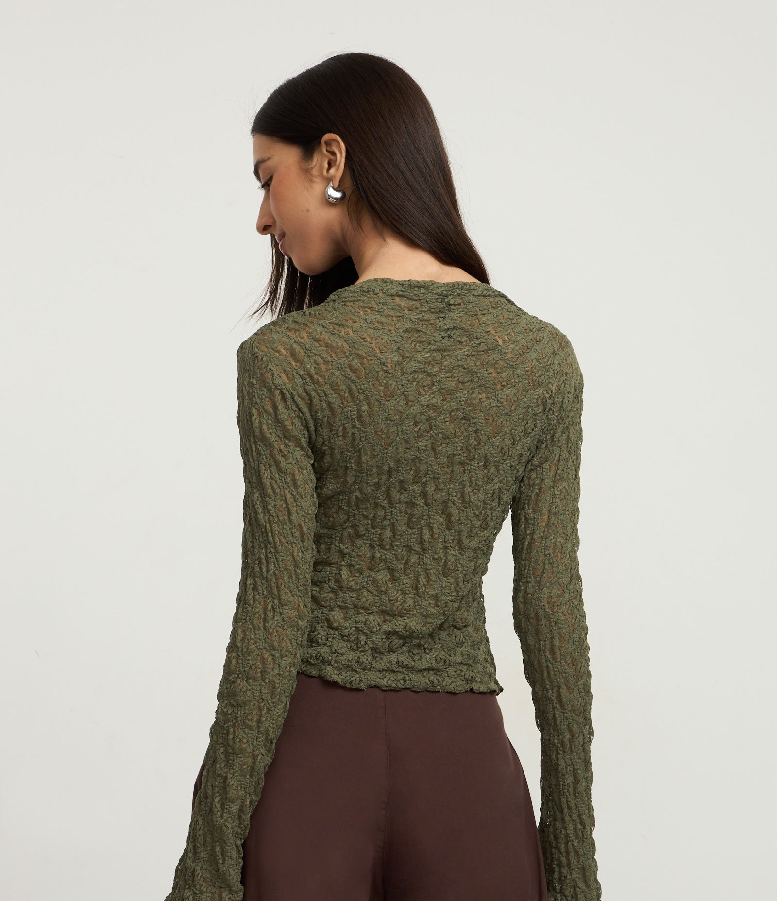 Blusa em Renda com Gola Alta e Manga Sino Verde 4