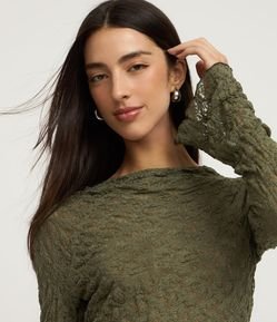 Blusa em Renda com Gola Alta e Manga Sino