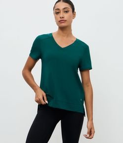 Camiseta Esportiva em Microfibra Furadinha com Barra Mullet