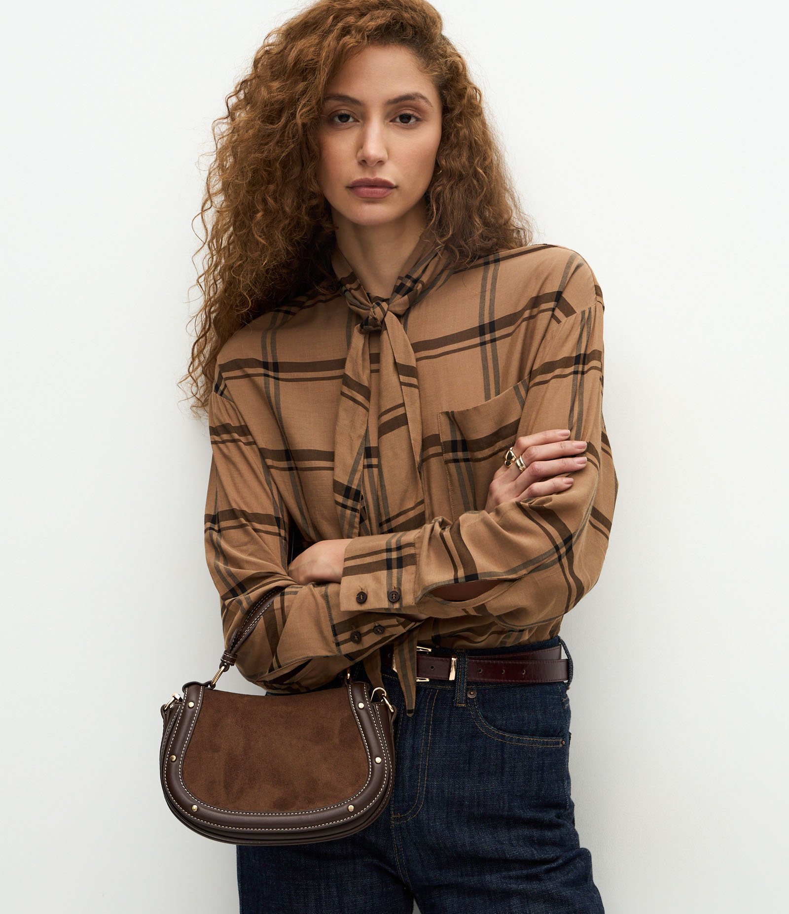 Camisa Xadrez em Viscose com Gola Laço Bege 1