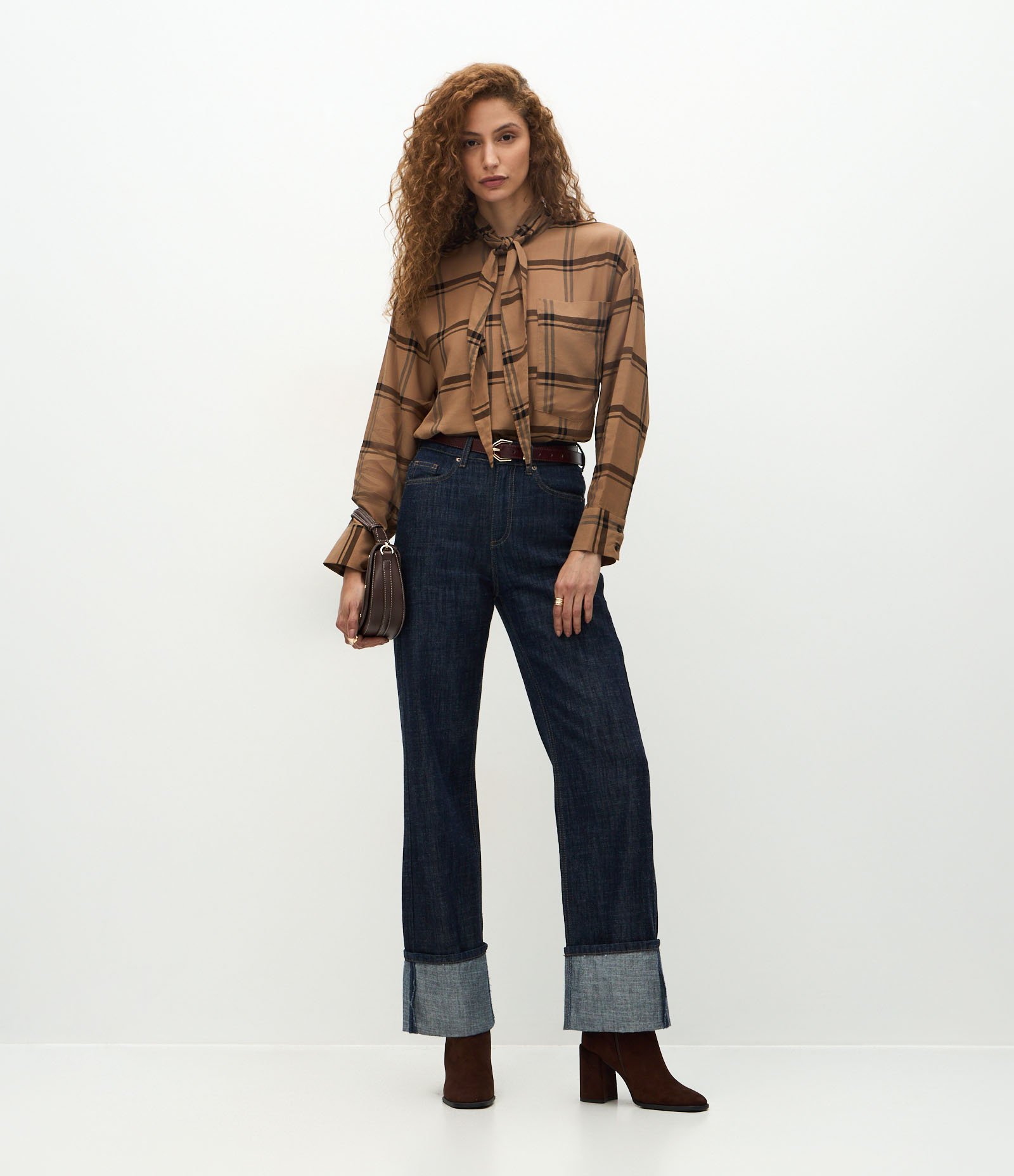 Camisa Xadrez em Viscose com Gola Laço Bege 2