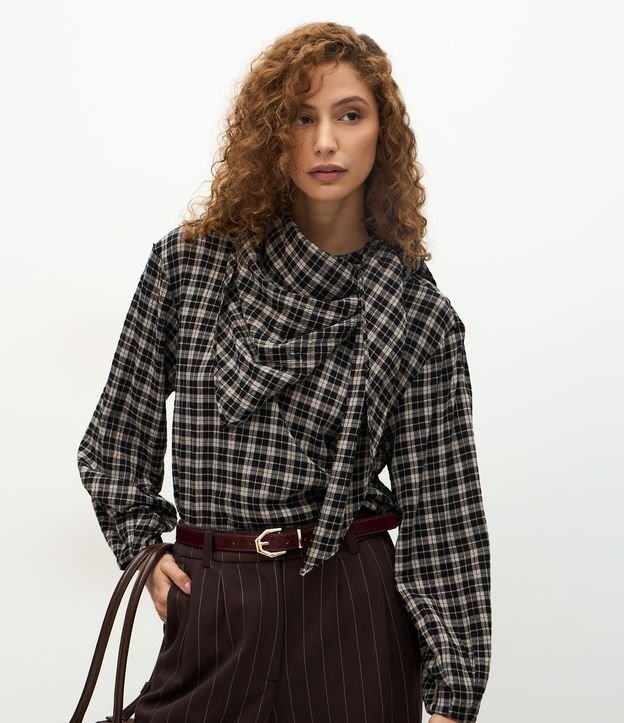 Camisa em Anarruga com Estampa Xadrez