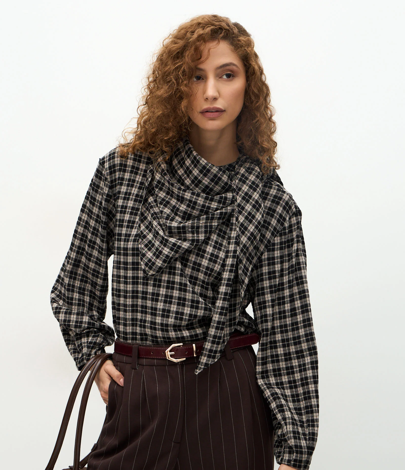 Camisa em Anarruga com Estampa Xadrez Preto 1