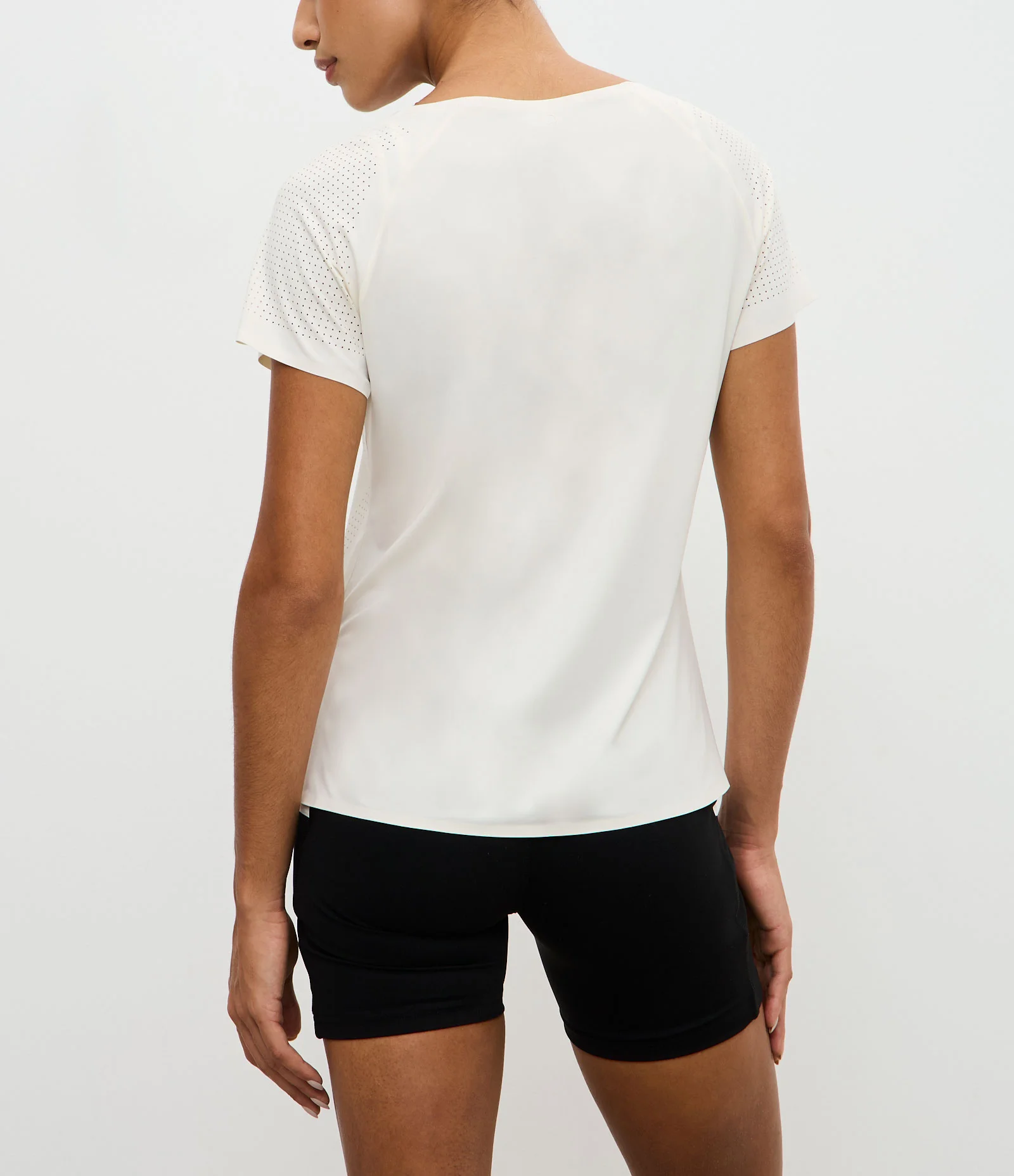 Camiseta Esportiva em Microfibra com Laterais Furadinhas Off White 2