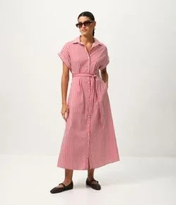 Vestido Chamise com Faixa na Cintura e Estampa Listrada