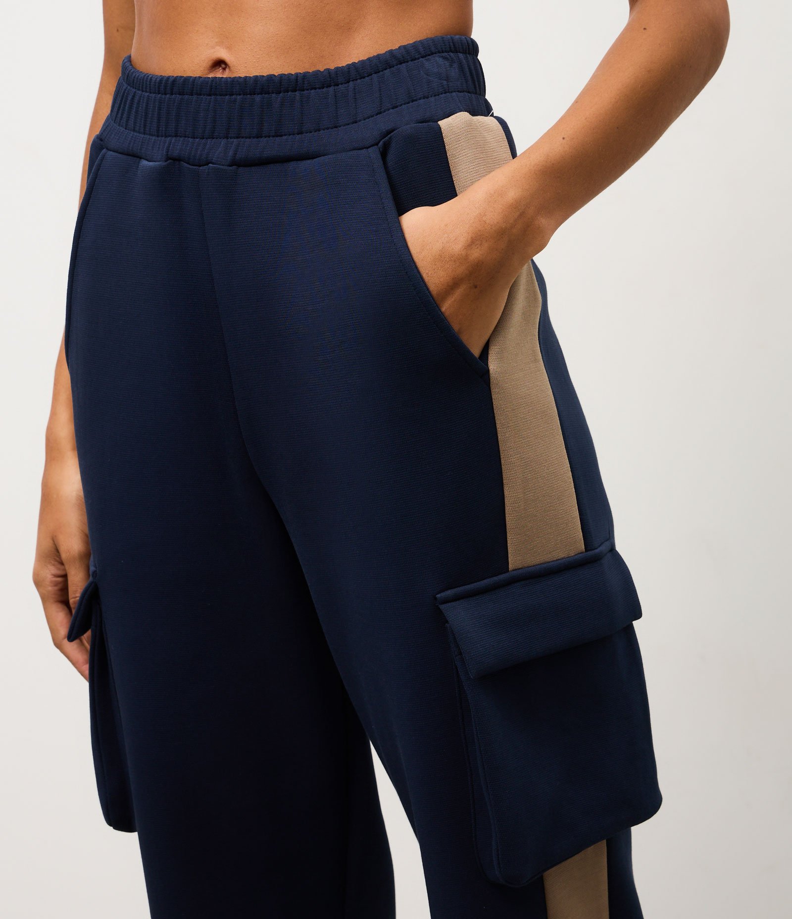 Calça Esportiva Reta com Bolso Cargo e Barra Ajustável Azul 3