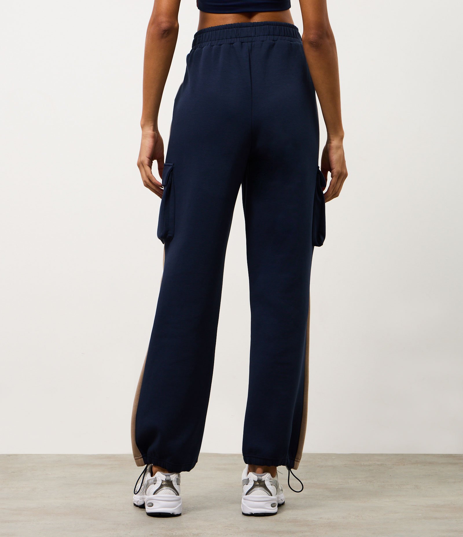 Calça Esportiva Reta com Bolso Cargo e Barra Ajustável Azul 4