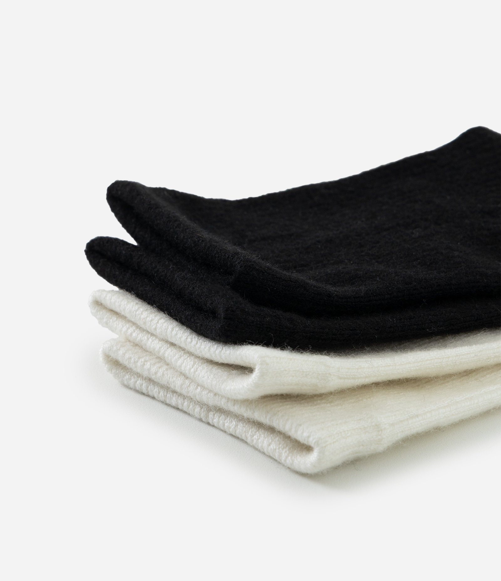 Kit 02 Meias Cano Médio com Cachemir Caneladas Braco/Preto 4