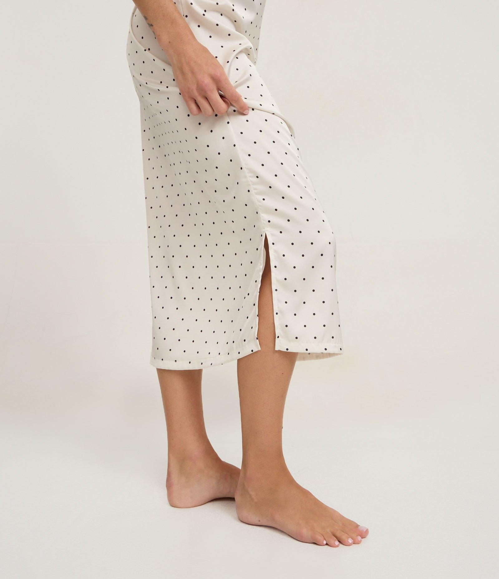 Camisola Longa de Cetim com Decote Rendado Branco 3