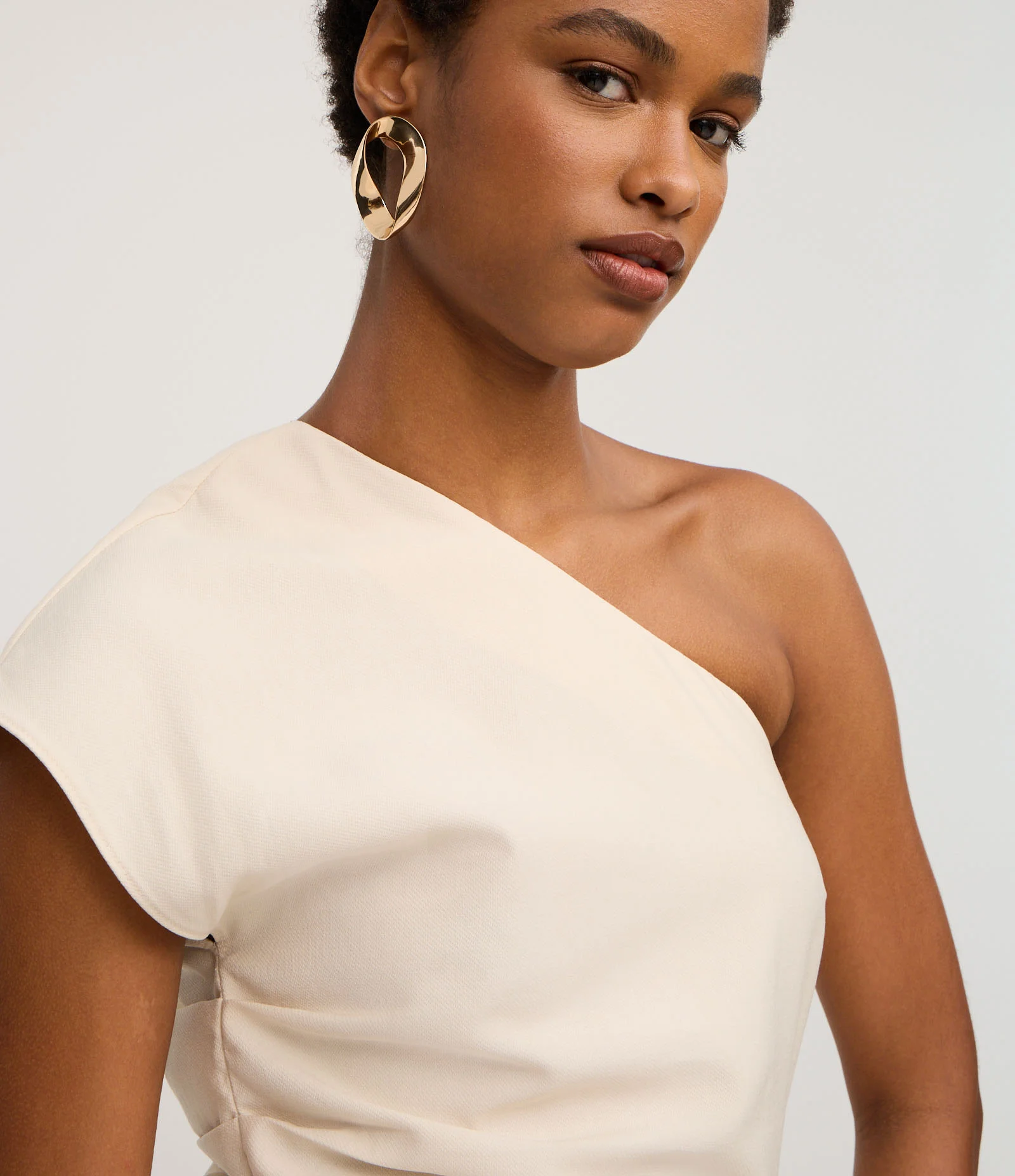 Blusa Ombro Único com Acabamento em Twill Bege 3