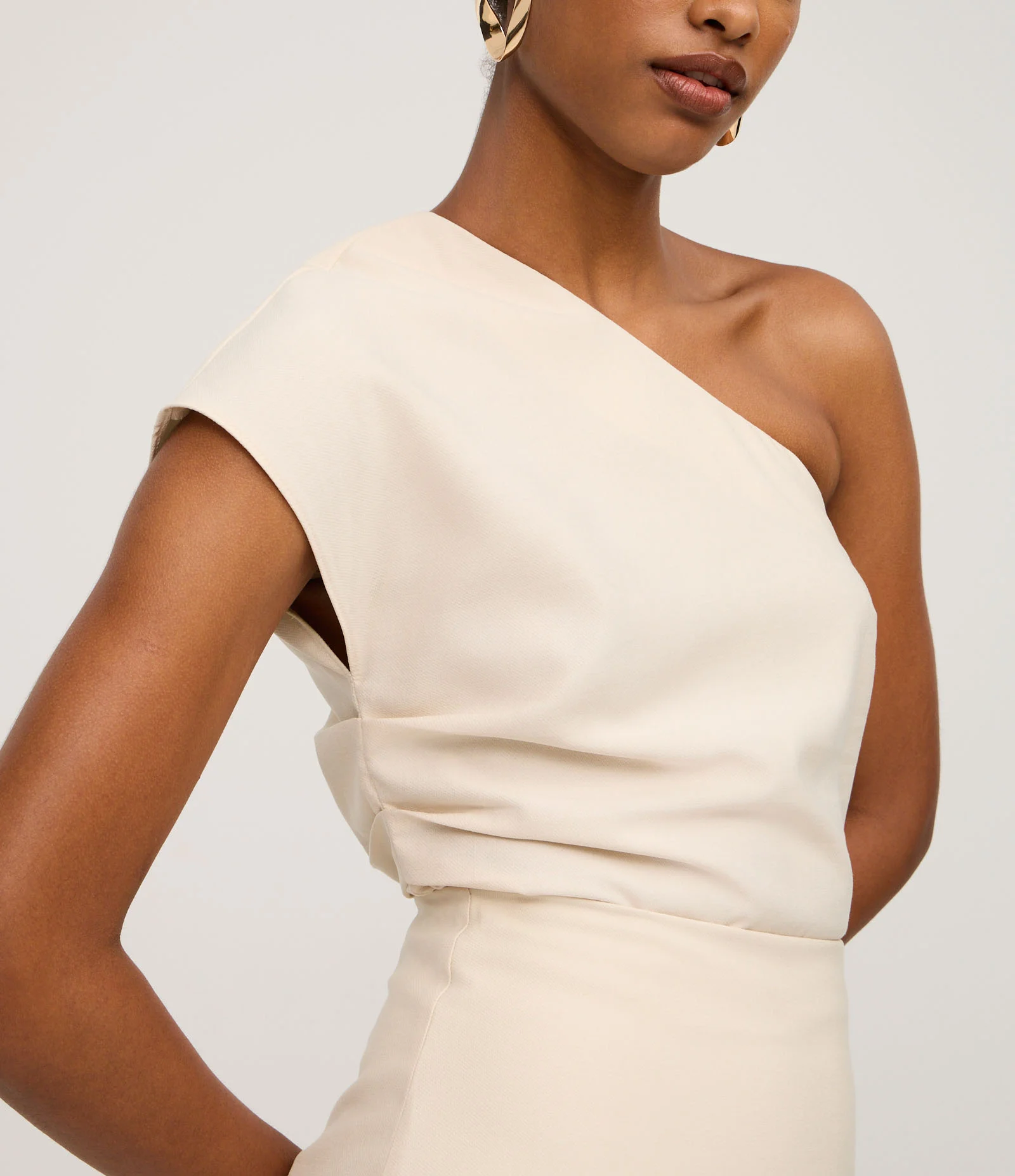 Blusa Ombro Único com Acabamento em Twill Bege 4