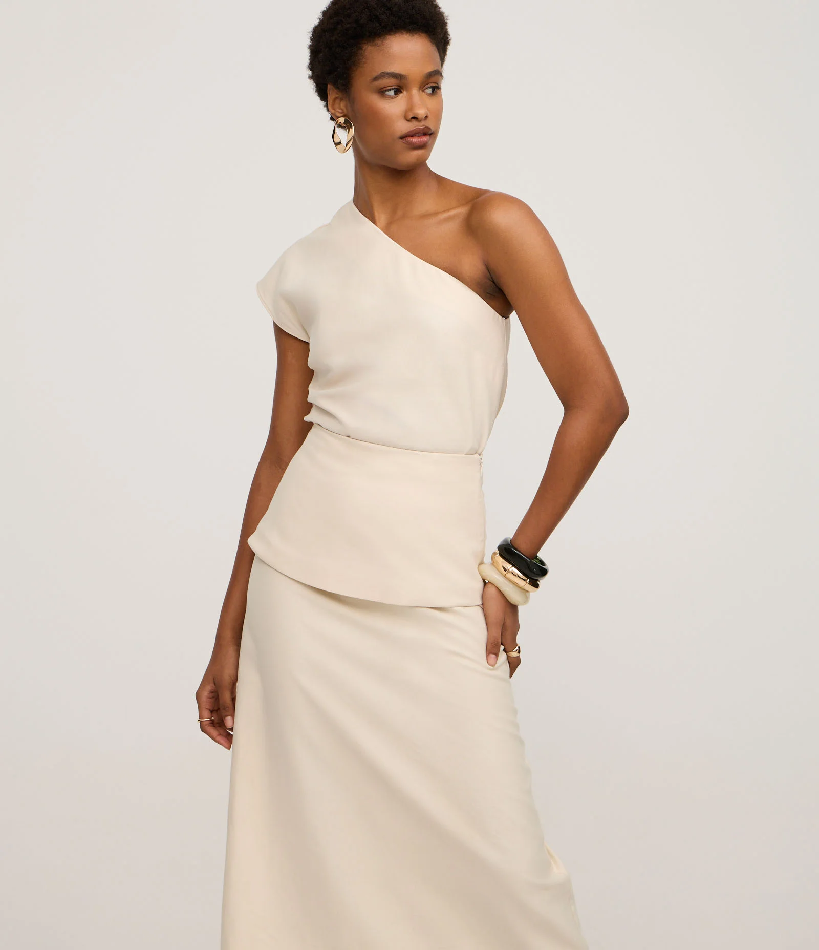 Saia Midi Evasê em Twill com Pala Sobreposta Bege 2