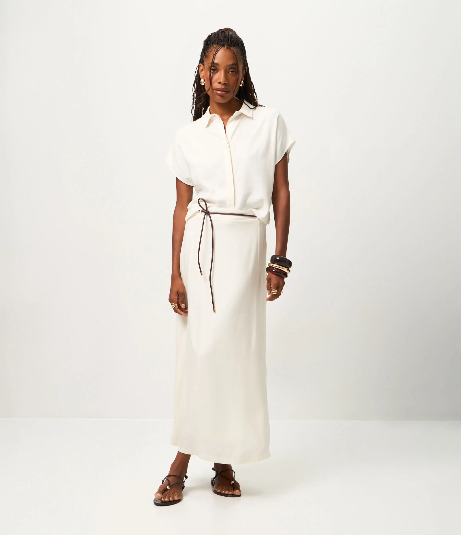 Saia Midi Evasê em Viscolinho com Cinto Branco 1