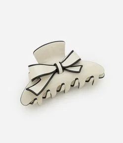 Piranha de Cabelo com Laço Aplicado e Bordas Contrastantes