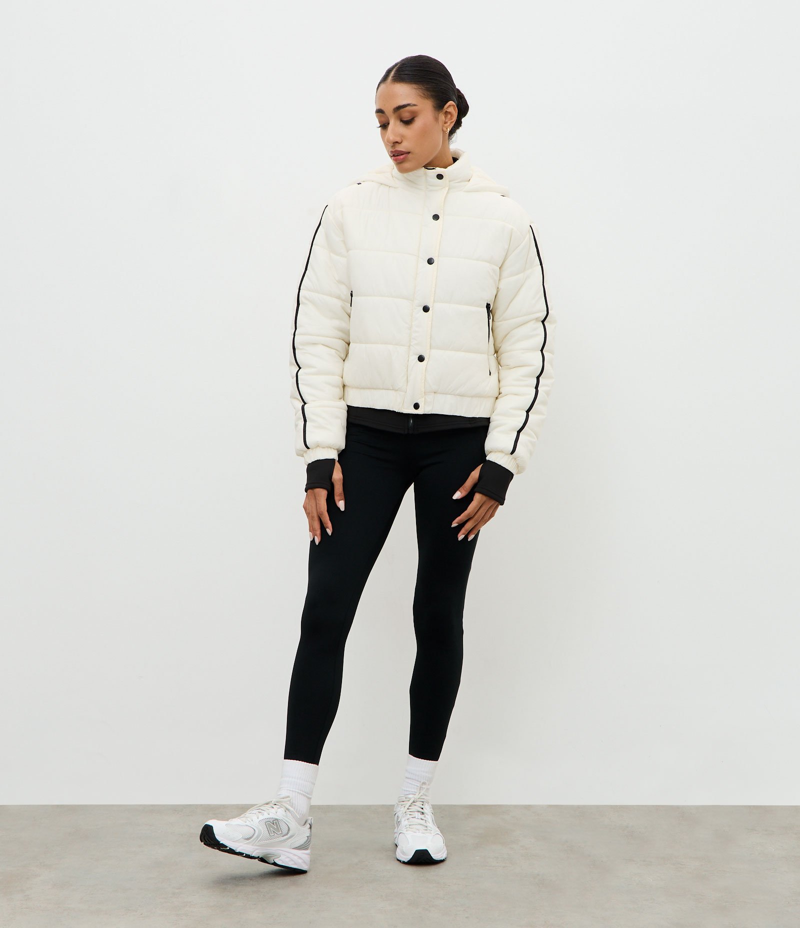 Jaqueta Puffer Esportiva em Poliamida com Vies Contrastante Off White 2