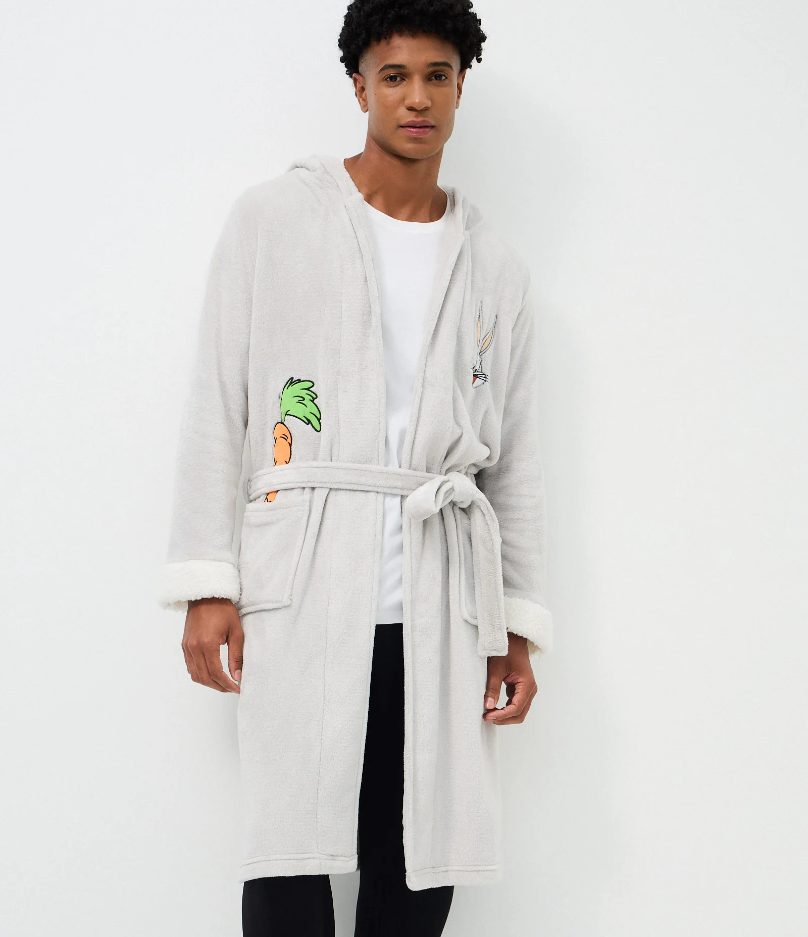 Robe Longo Licenciado Pernalonga em Plush Cinza 1