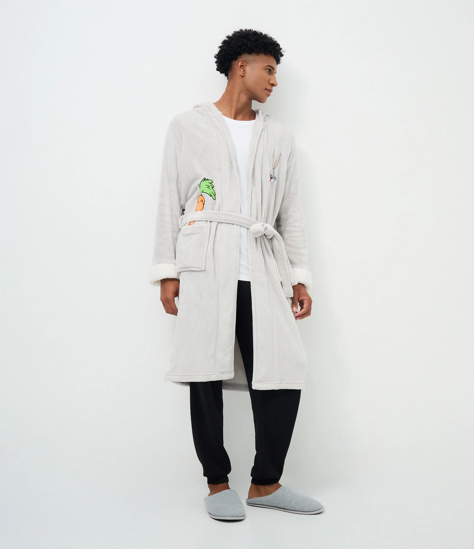 Robe Longo Licenciado Pernalonga em Plush Cinza 2